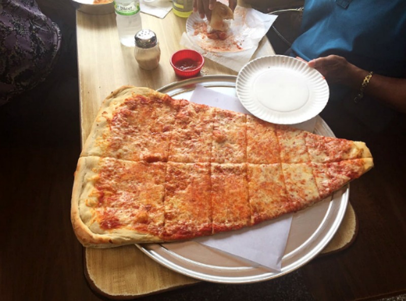 "Super Trozo De Pizza", La Porción Más Grande Que Puedas Imaginar
